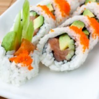 10PC Fresh Salmon Roll